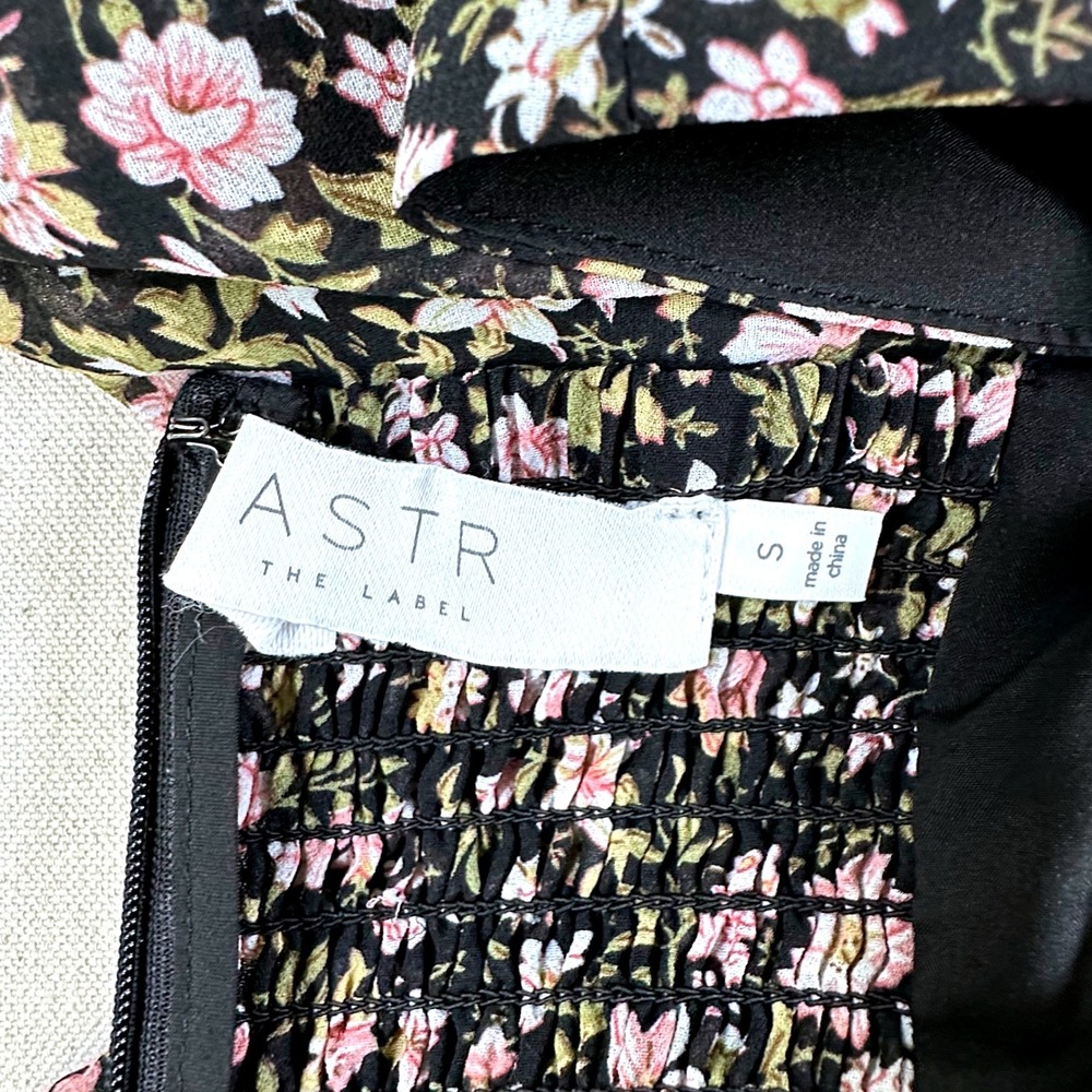 ASTR The Label Black Pink Ditsy Floral Puff Sleeve Asymmetric Midi Dress Small - Picture 5 of 12